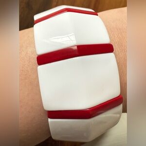 VTG Plastic Striped Stretch White and Red Bracelet